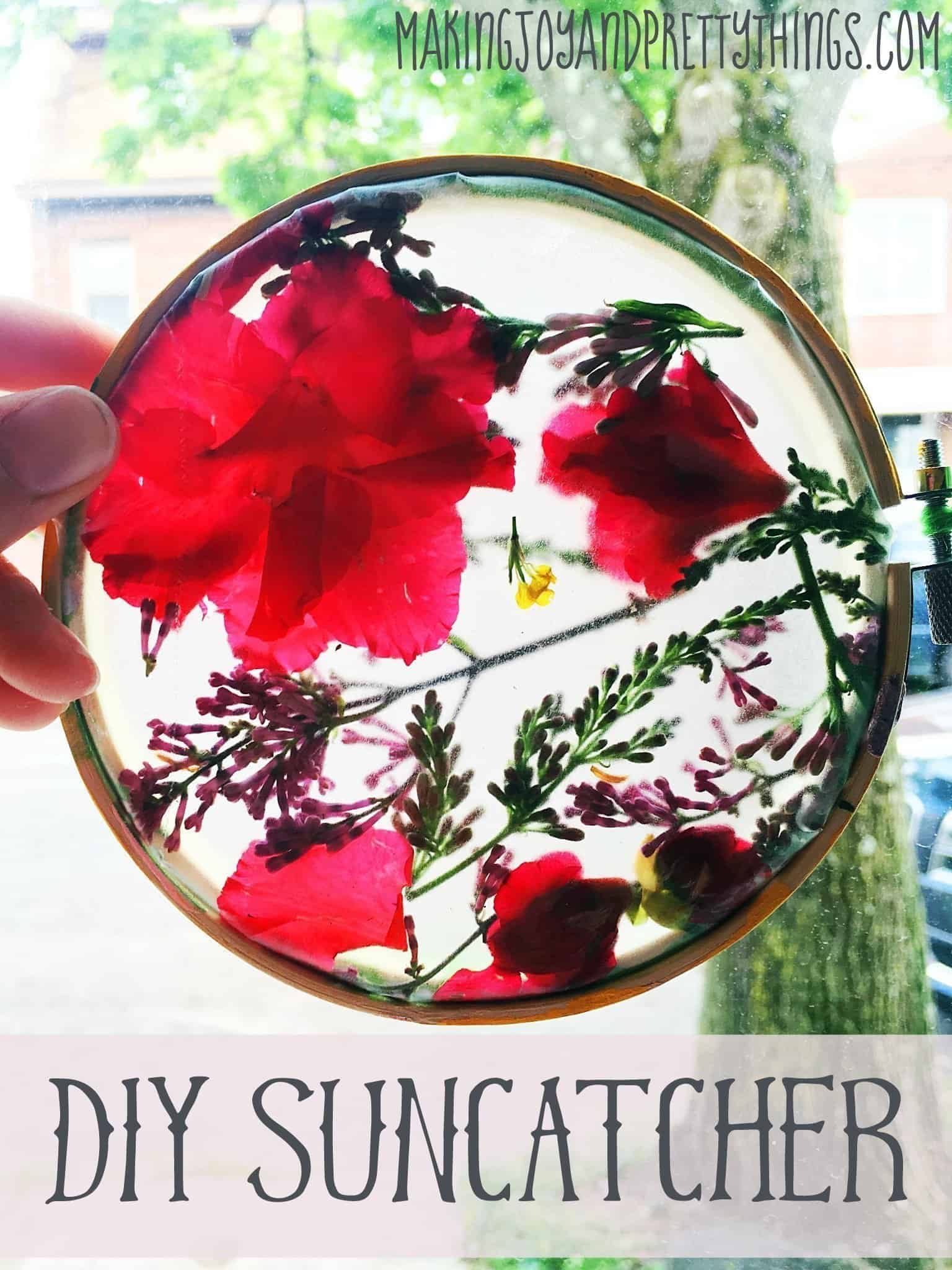 Easy DIY suncatcher craft for kids. Perfect gift for teachers, grandmothers and mothers for Mother's Day! Also great spring and summer outdoor craft for kids.