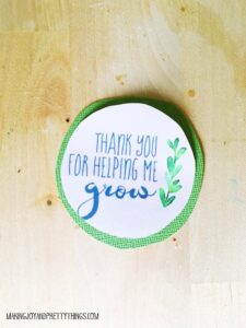 DIY Teacher appreciation gift plus free printable "thank you for helping me grow" labels. Easy DIY succulent gift for that special teacher!