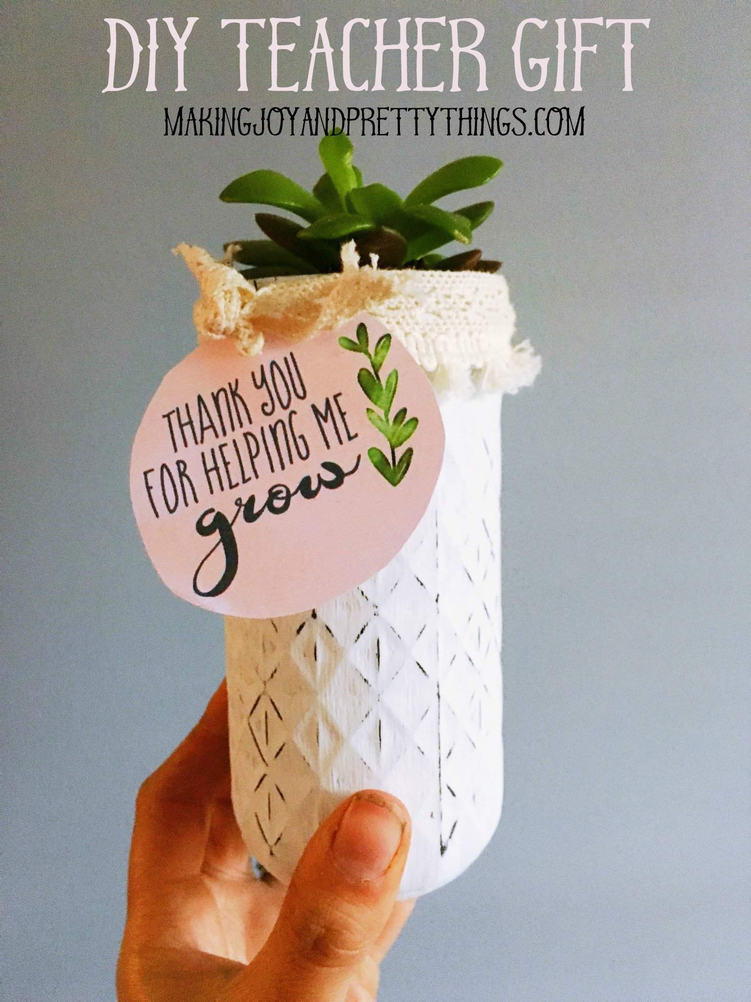 DIY Teacher appreciation gift plus free printable "thank you for helping me grow" labels. Easy DIY succulent gift for that special teacher!