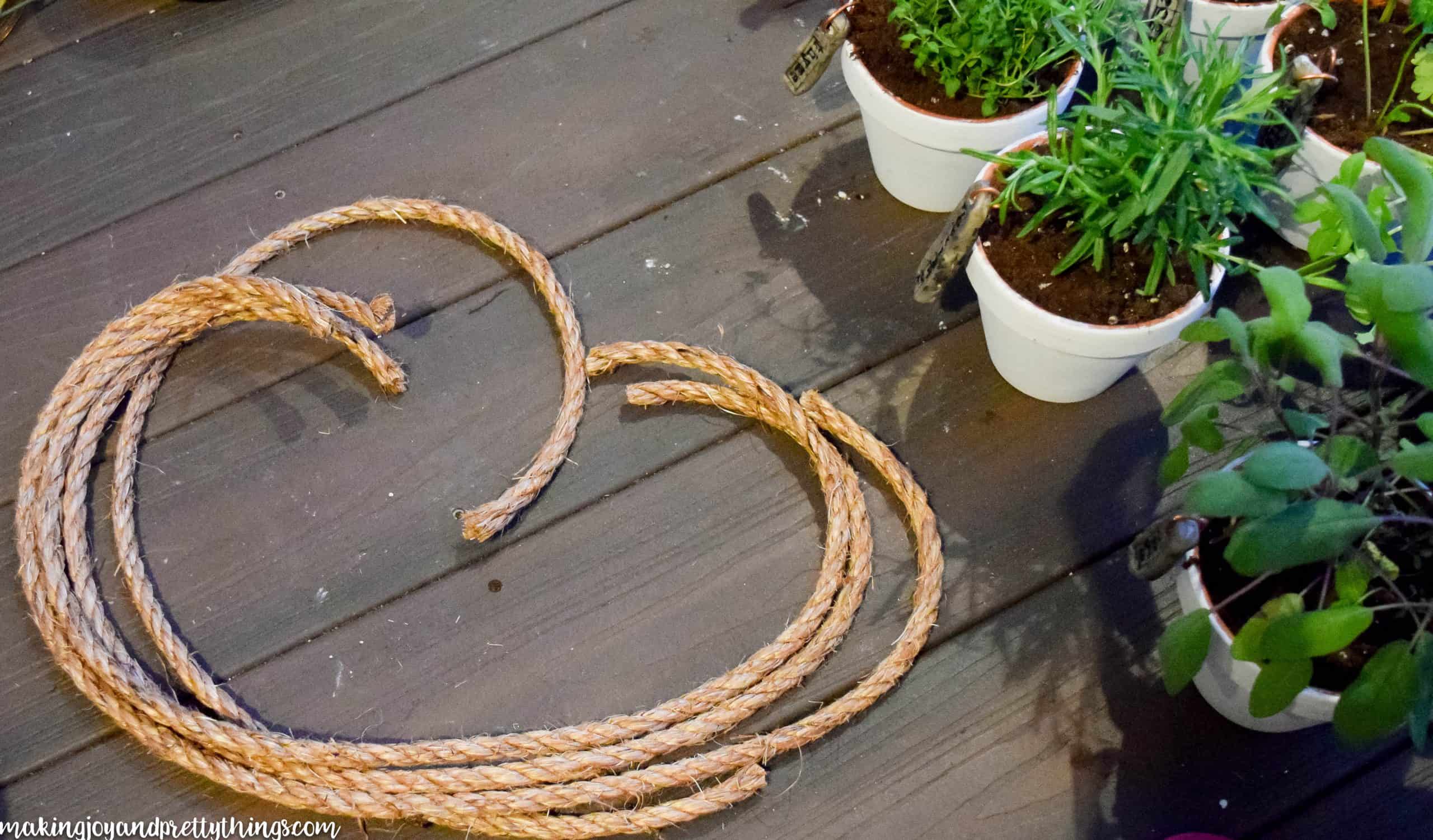 Using rope to hang a cedar board for a garden on a balcony for a DIY house