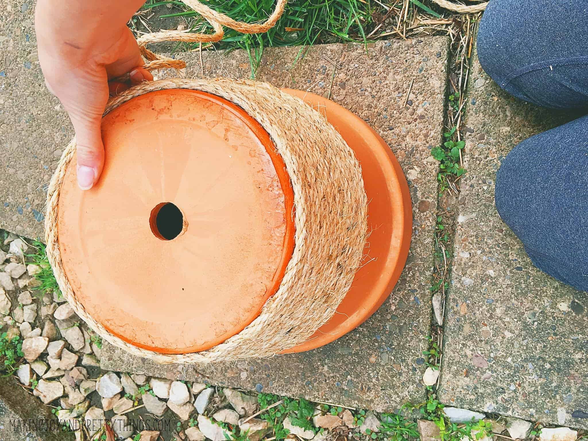 Start from the bottom of your terra cotta pots and wrap the rope around the planters until the pot is completely covered