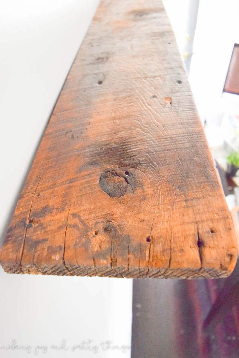 Barn wood is an amazing way to really add some character to any decor you want to put in your home