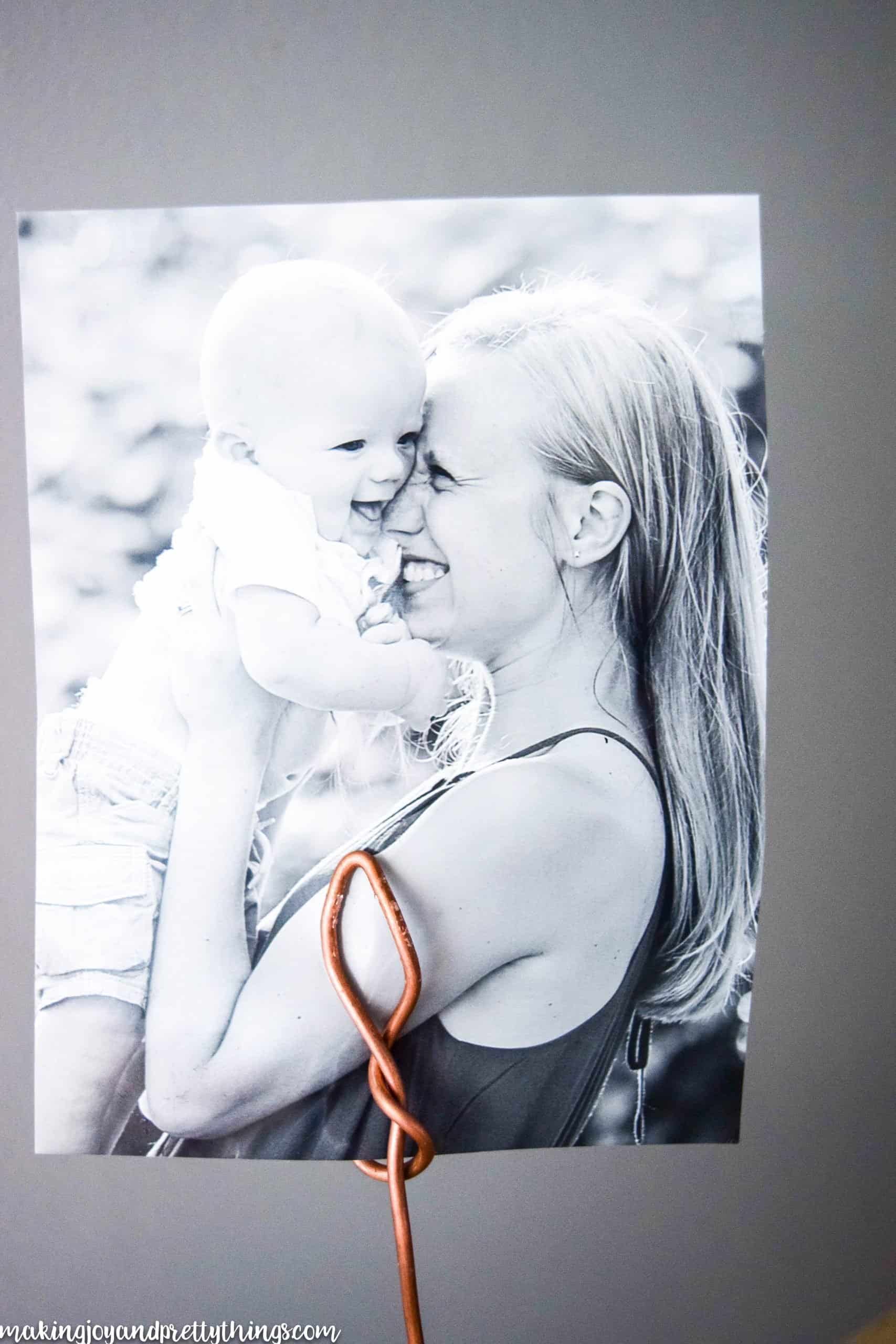 a photo of a mom and her kid displayed on a wire holder with rustic finishes and farmhouse style