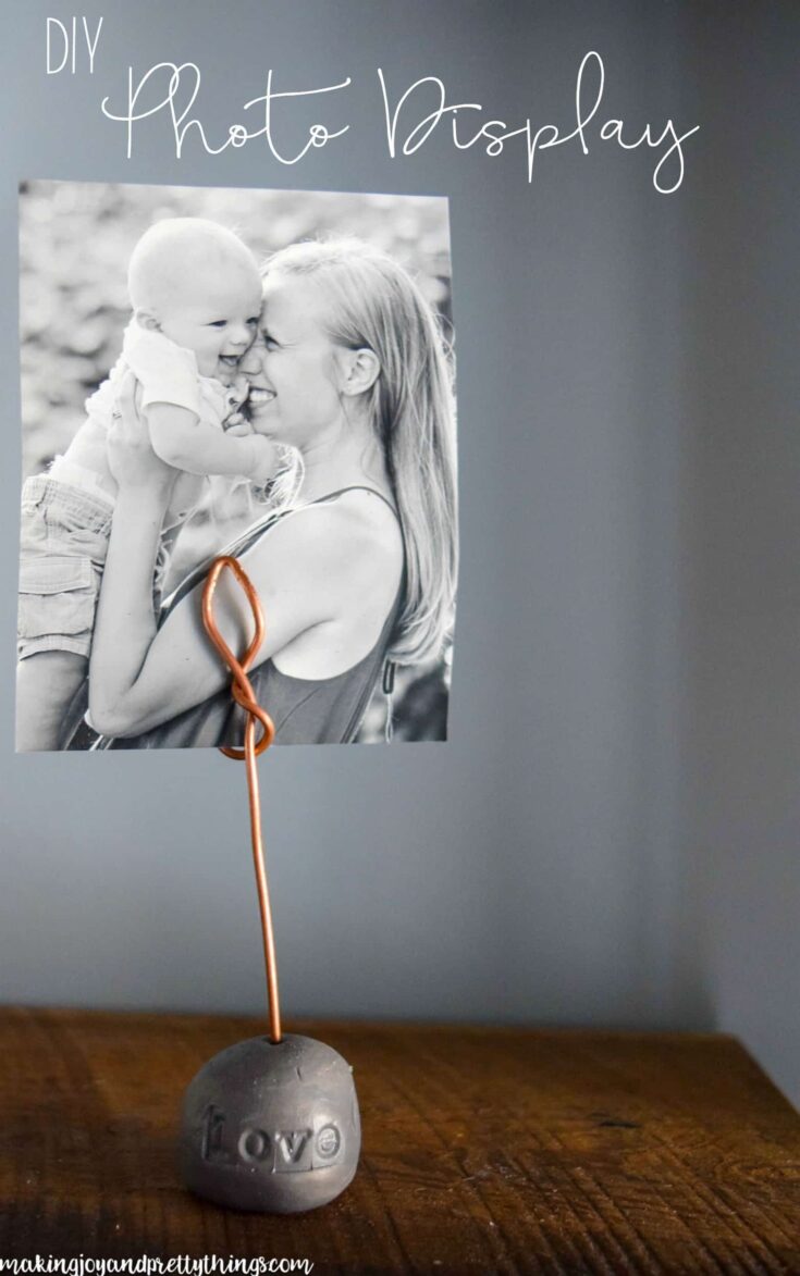 DIY Farmhouse Photo Display using Copper Wire and Clay!!