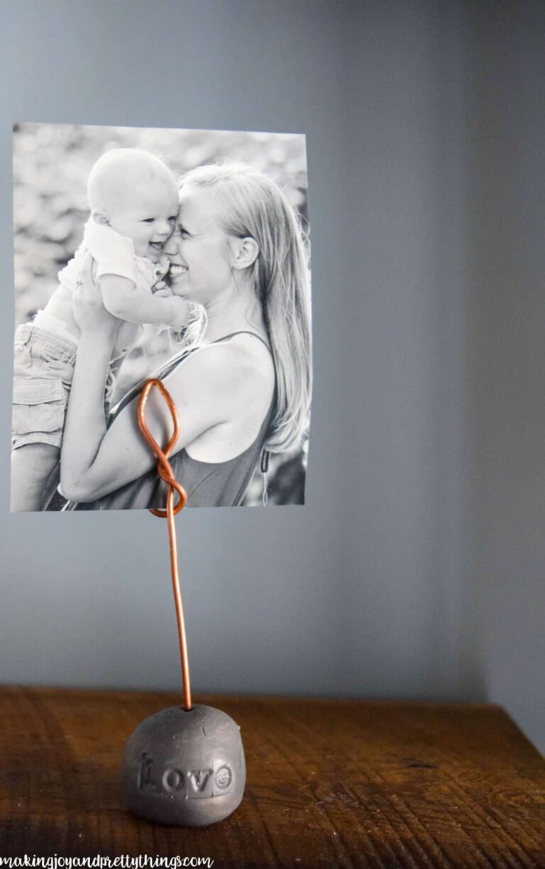 DIY Wire Photo Holder Display {Using Copper Wire and Clay}