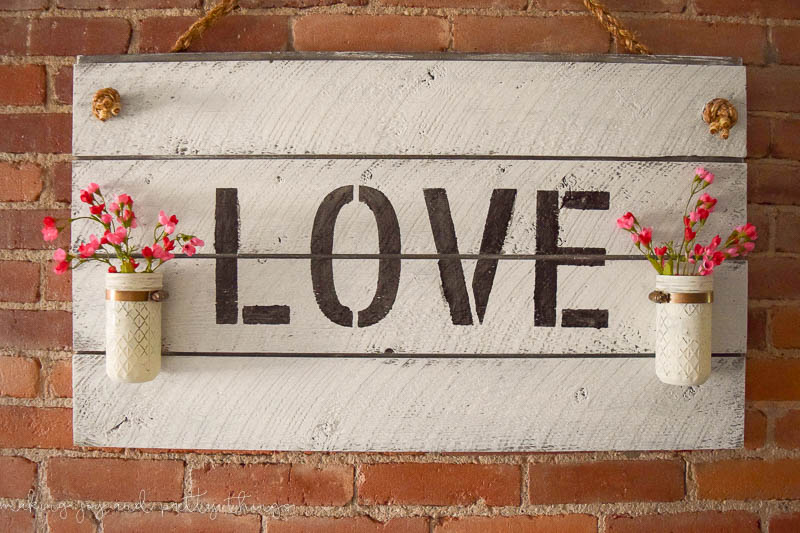 Want to get the shiplap look without actually putting it on your walls? Make a farmhouse style shiplap sign like this!