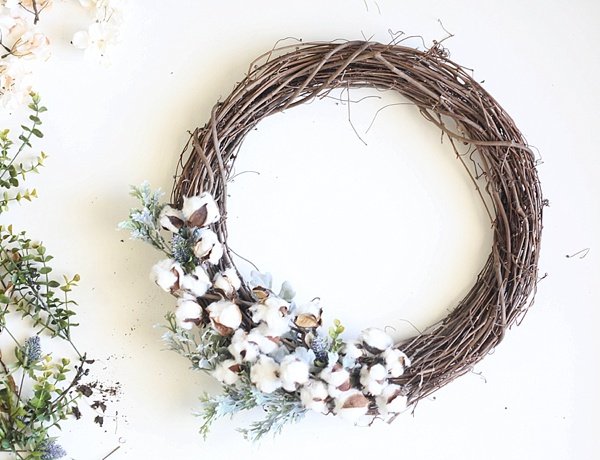 Faux cotton plant wreath with greenery to make a beautiful fall wreath that looks elegant