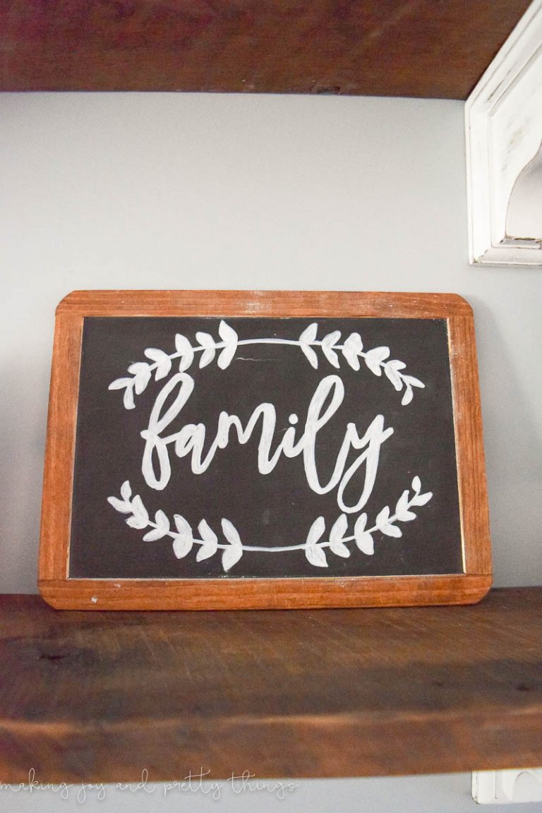 Simple Farmhouse Decor: DIY Chalkboard Lettering Sign