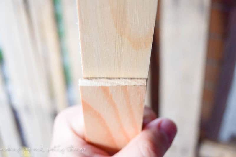 When you are learning how to make a frame for a canvas its important that all your frame pieces are the same size and line up