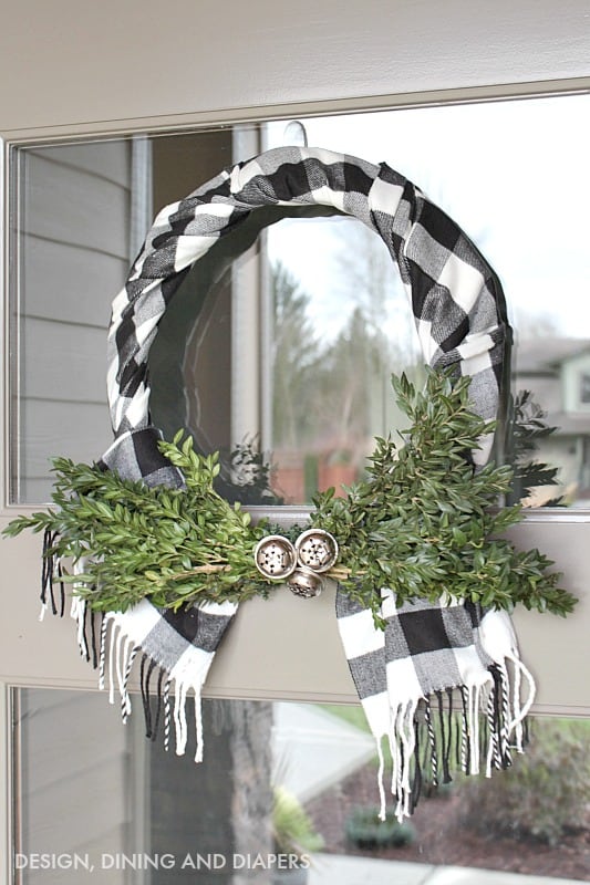buffalo-check-wreath-using-a-scarf