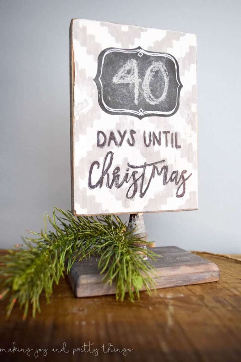 Get into the holiday spirit by making a fun and easy farmhouse rustic DIY Christmas countdown sign!