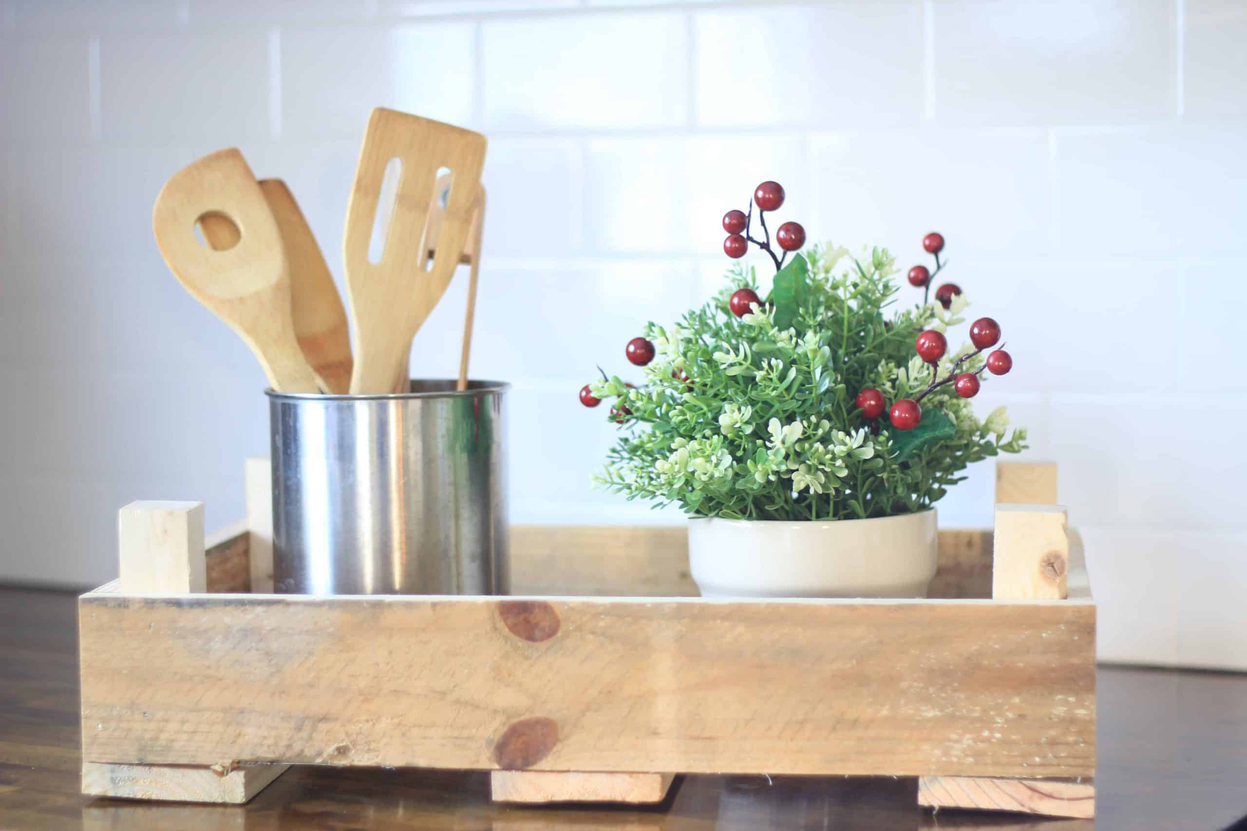 This DIY pallet crate is super easy to make and adds a nice rustic farmhouse feel to any room 