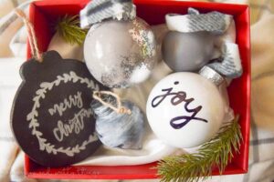 Farmhouse ornaments | DIY ornaments | 12 Days of Craftmas | DIY Gifts | Crafty Gifts | Christmas Gifts DIY | Gift Ideas | DIY Christmas Gifts