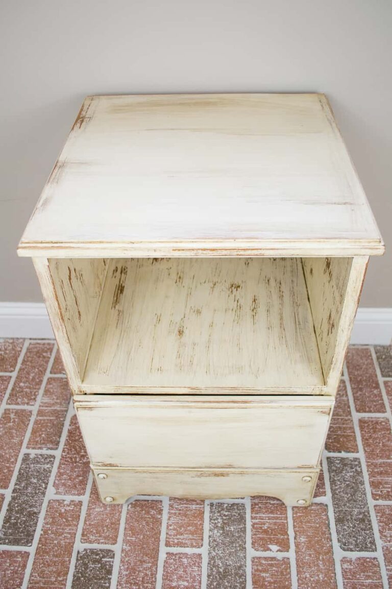 furniture tutorial: distress & antique