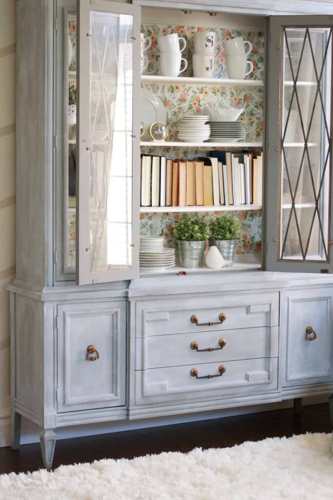 A creative and subtle use inside this hutch that otherwise would go unnoticed