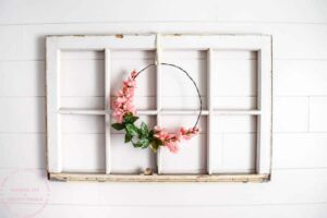 DIY wreath | farmhouse wreath | farmhouse wreath DIY | simple wreath DIY | floral wreath | spring wreath | summer wreath | farmhouse style DIY | DIY crafts | DIY wreath ideas | DIY farmhouse wreath | simple floral farmhouse wreath