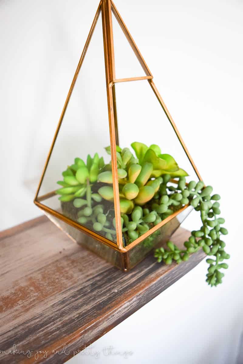 If you are looking for a tutorial on a fake terrarium that you can hang or arrange on a shelf this plan is easy and fast