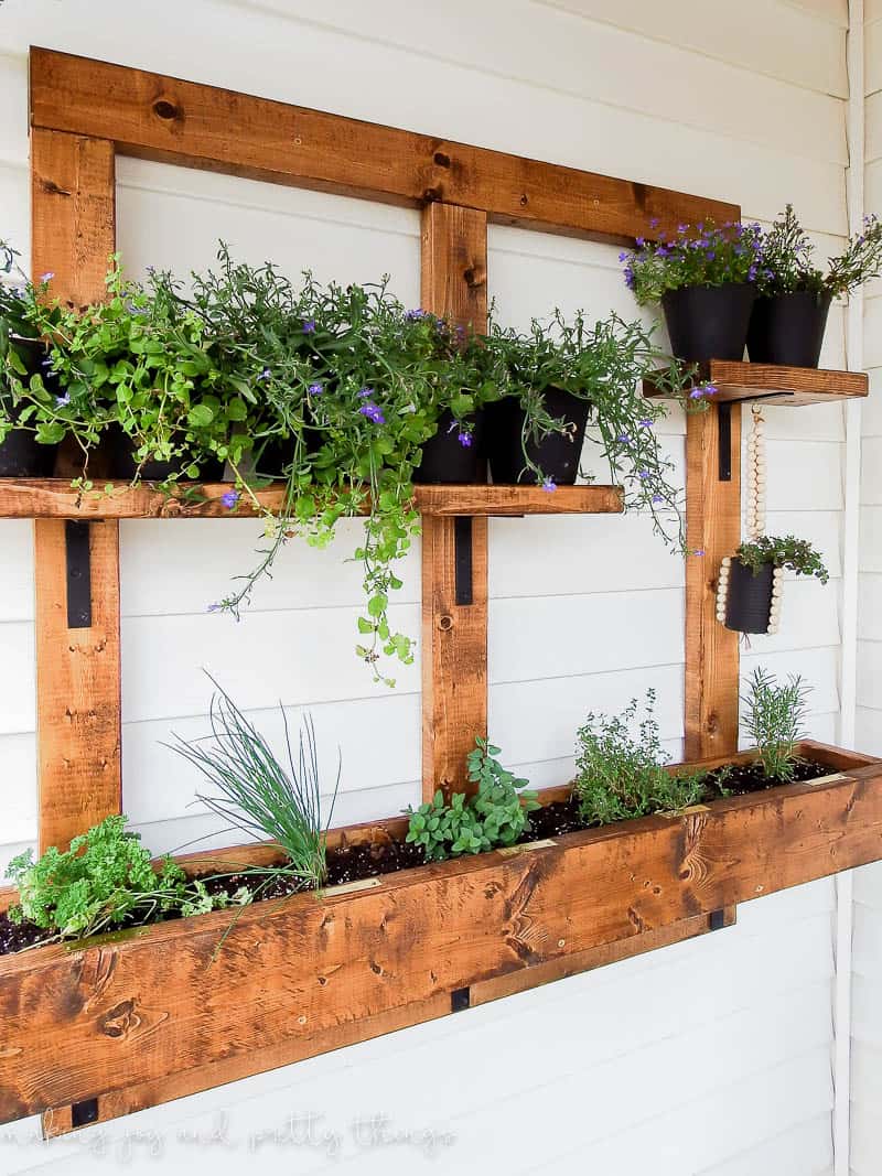 This 2x4 planter box DIY and vertical herb garden is a must for plant enthusiasts and easy to do