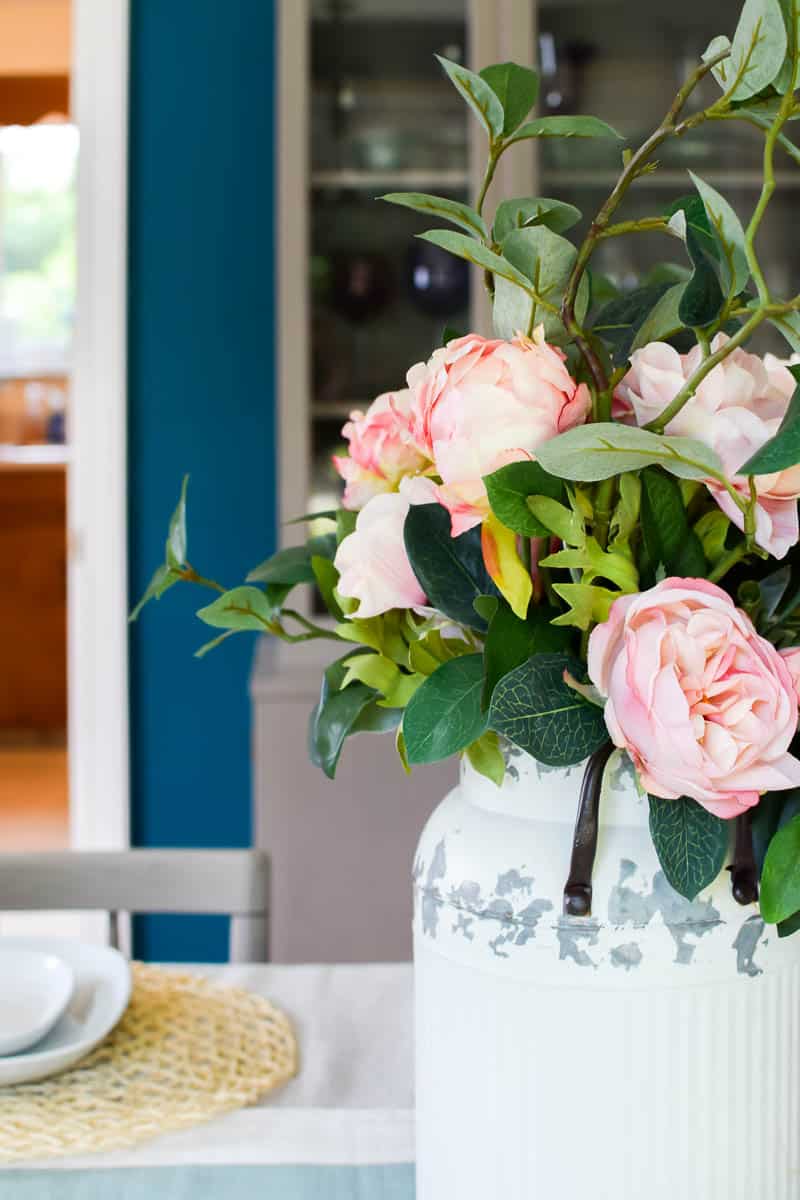 farmhouse vintage milk jug flower arrangement17 Making Joy and