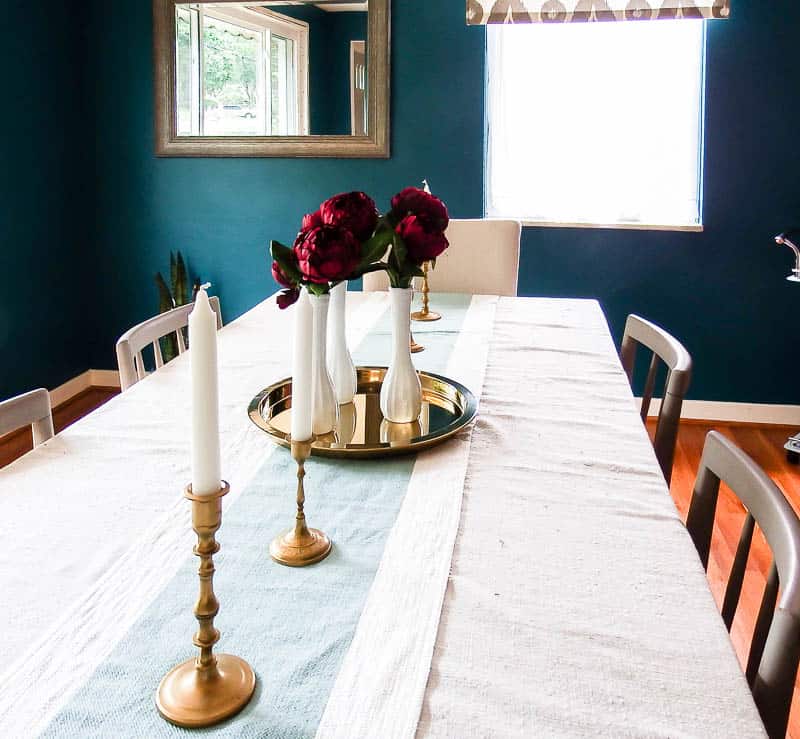 A table scape like this for fall is something that goes a long way for brining in a new season around a dining room table