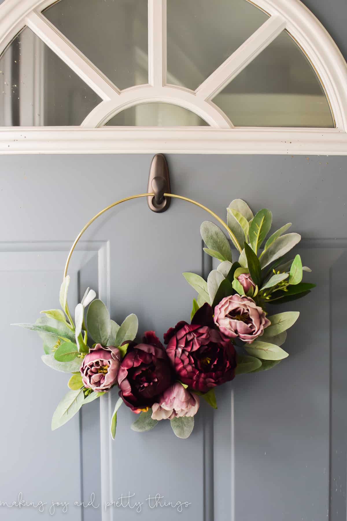 This DIY modern gold ring wreath is great if you are looking for wreath ideas this fall