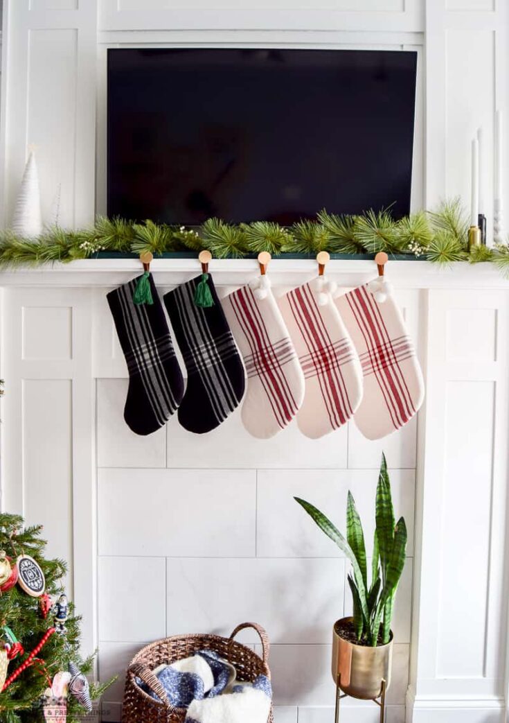 #diychristmas #christmas #diyhomedecor #diystockingholder #christmasdecorations | DIY Modern Christmas Stocking Holder | DIY Christmas decorations | stocking holders diy | stocking holders for mantel | Christmas mantel | Christmas mantle | modern farmhouse | diy Christmas home decor | diy mantel decor | minimalistic Christmas | modern Christmas