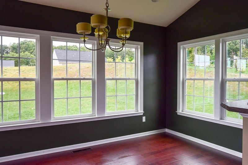 dark green paint | best green paint colors | dark painted walls | dark paint colors | dark paint dining room | green dining room | dark paint color | green paint #darkpaint #paintcolors #diningroom #diningroompaint #darkgreenpaint