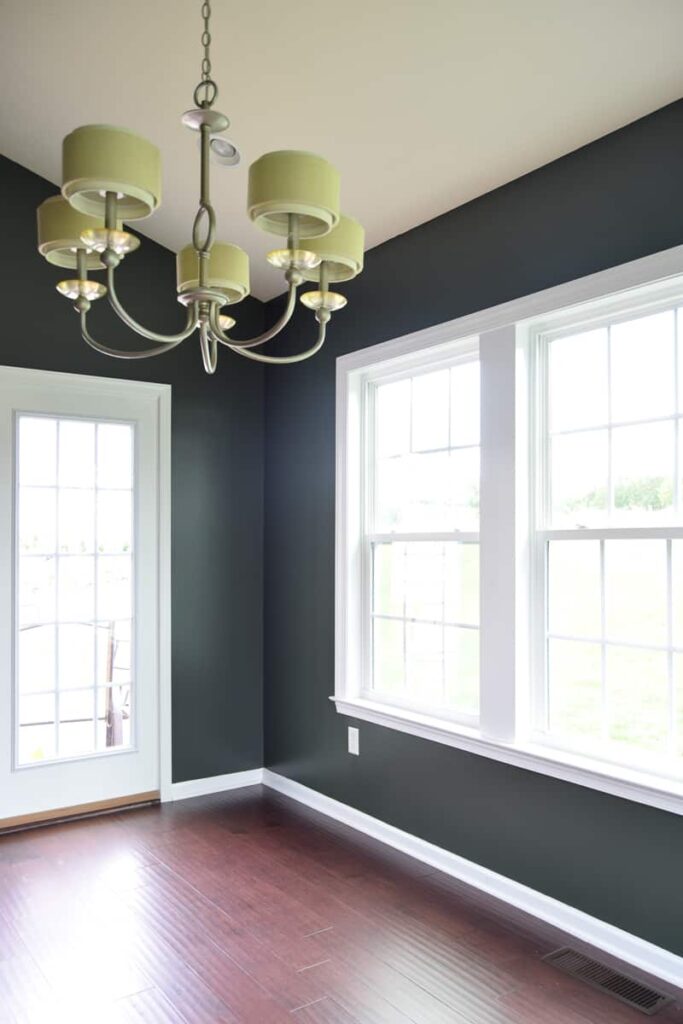 dark green paint | best green paint colors | dark painted walls | dark paint colors | dark paint dining room | green dining room | dark paint color | green paint #darkpaint #paintcolors #diningroom #diningroompaint #darkgreenpaint