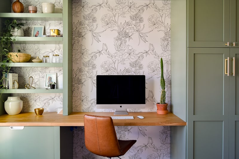 This minimal office chair can really be a great addition to any living room or office space around your home to modernize