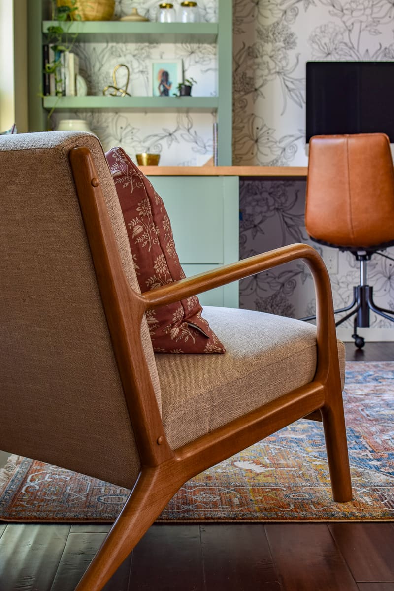 Extra chairs are a great way to include others in a office setting to collaborate more around a built in desk