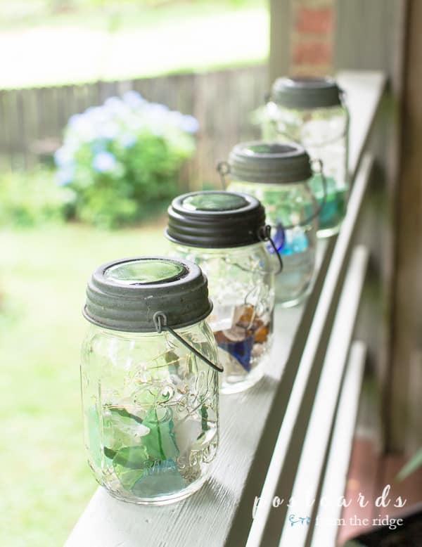 DIY farmhouse photo holder using a mason jar lid