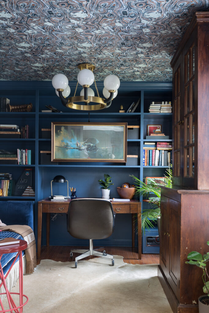 A photo of a home office with marbled wallpaper on the ceiling is an excellent idea for wallpaper.